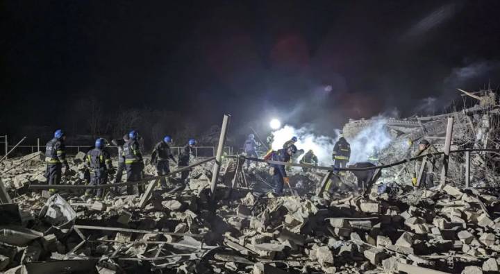 Russia Ukraine War: ఉక్రెయిన్‌ పై రష్యా క్షిపణి దాడి.. ఐదుగురు చిన్నారులు సహా 11 మంది మృతి, 8 మందికి గాయాలు