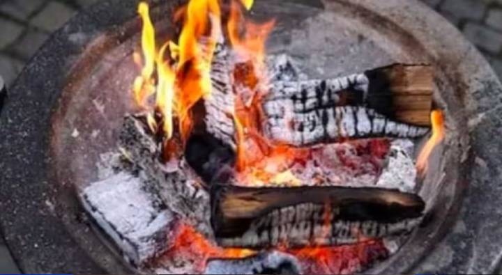 Delhi: చలిపెడుతుందని కొరివి పెట్టుకున్నారు.. తెల్లారే సరికి శవాలయ్యారు