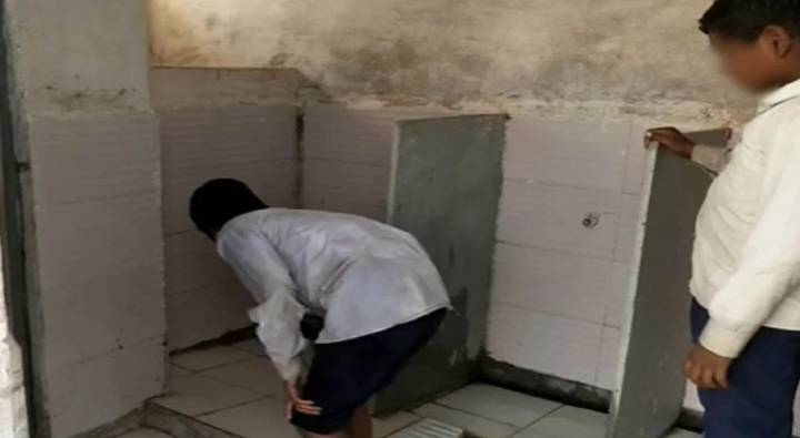 Karnataka : చదువు చెప్తారని పంపిస్తే.. పిల్లలతో ప్రిన్సిపాల్ ఇంట్లో టాయిలెట్లు కడిగిస్తుంది