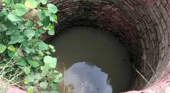 Karnataka : భర్త కొట్టాడని ఇద్దరు కూతుళ్లతో బావిలోకి దూకిన మహిళ