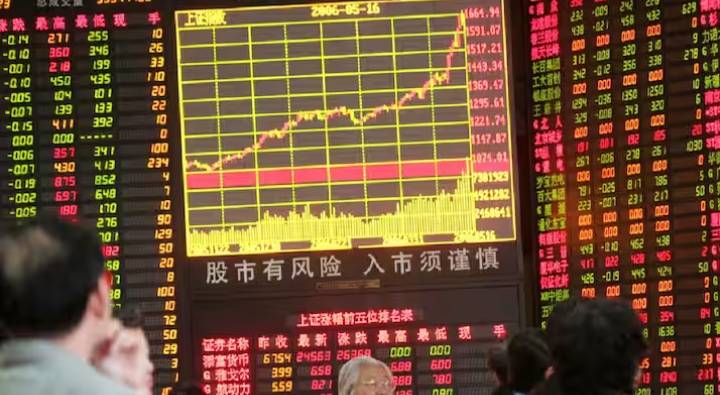 Chinese Share Market: కుప్పకూలిన చైనా స్టాక్ మార్కెట్.. ఆరు ట్రిలియన్ డాలర్లు నష్టపోయిన ఇన్వెస్టర్లు