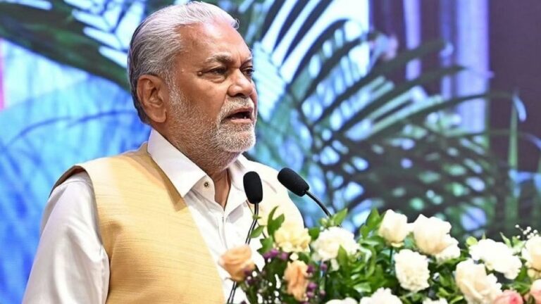 Parshottam Rupala: చిలికా సరస్సులో చిక్కుకుపోయిన పడవ.. కేంద్ర మంత్రికి తృటిలో తప్పిన ప్రమాదం!
