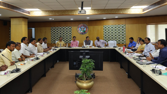 RTC MD Sajjanar: అద్దె బస్సుల యజమానులతో ముగిసిన భేటీ.. సజ్జనార్ ఏమన్నారంటే..?