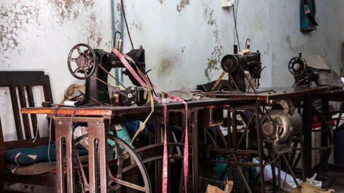 Hyderabad: రేటు తగ్గించి డ్రస్ కుట్టలేదని టైలరింగ్ షాపుకే నిప్పు పెట్టాడు..