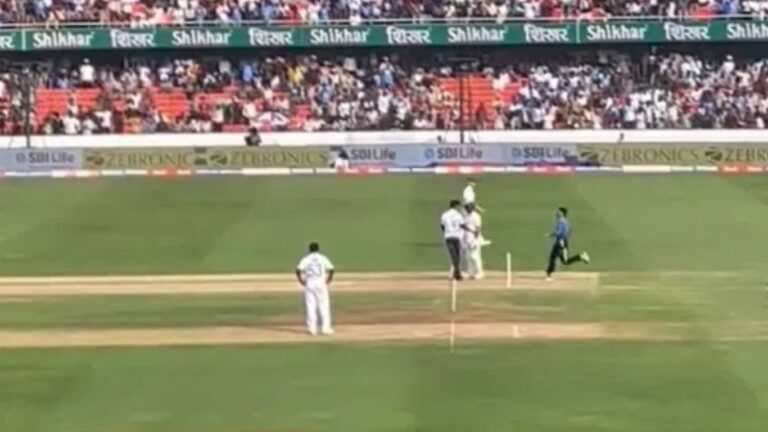 Virat Kohli Fan: ఉప్పల్ టెస్ట్.. రోహిత్ శర్మ పాదాలు తాకిన విరాట్ కోహ్లీ అభిమాని!