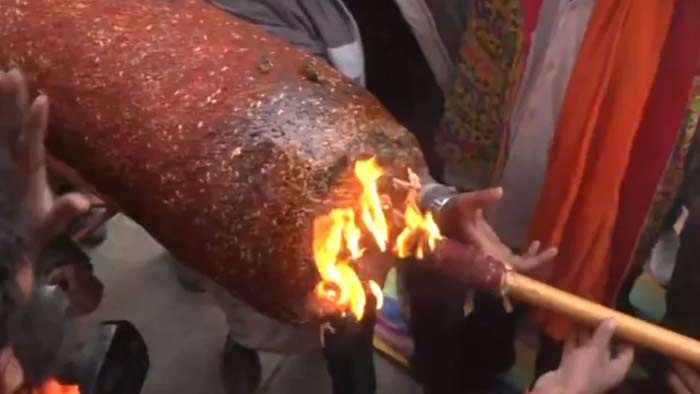 Ayodhya Ram Mandir: రామయ్య పాదాల చెంత వెలిగిన 108 అడుగుల భారీ అగరబత్తి.. వీడియో ఇదిగో..!