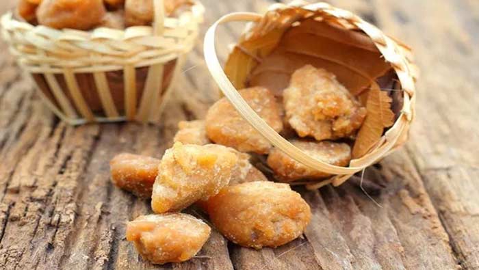 Jaggery Benefits : రాత్రి పడుకునేముందు బెల్లం తింటే ఏం జరుగుతుందో తెలుసా..?