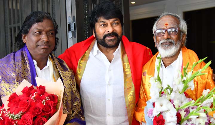 Chiranjeevi: అంతా తనను సన్మానిస్తుంటే చిరంజీవి మాత్రం వారిని సన్మానించారు