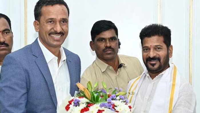 CM Revanth Reddy : సీఎం రేవంత్‌ను కలిసిన సింగ‌రేణి నూత‌న సీఎండీ