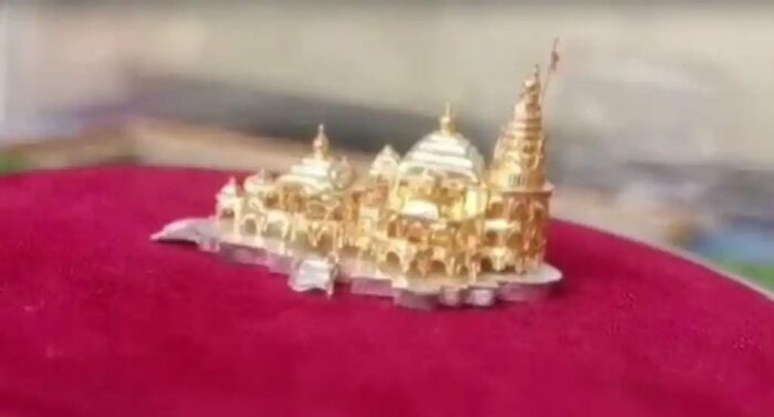 Ayodhya Rama Temple : వావ్ అద్భుతం.. గోరు అంత సైజులో బంగారు రామ మందిరం.. నెటిజన్స్ ఫిదా..