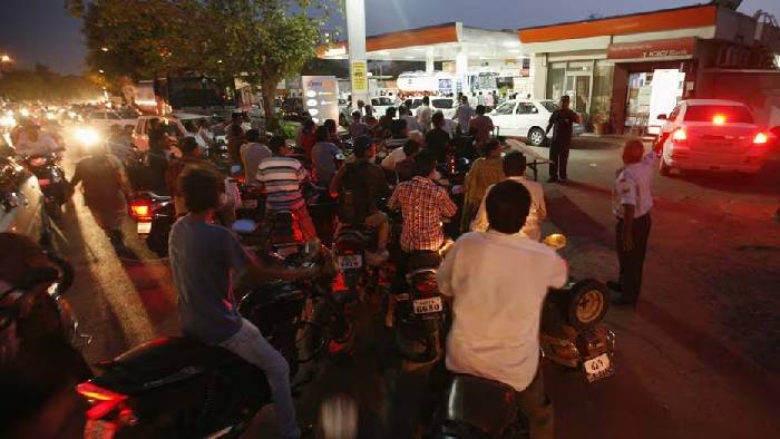 Truckers Strike: ప్రజల్లో “పెట్రోల్” భయాలు.. అమ్మకాలపై పరిమితి..