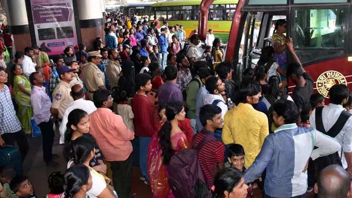 Hyderabad: పండగ కోసం సొంతూళ్లకు ప్రజలు.. చేతికి పని చెబుతున్న దొంగలు