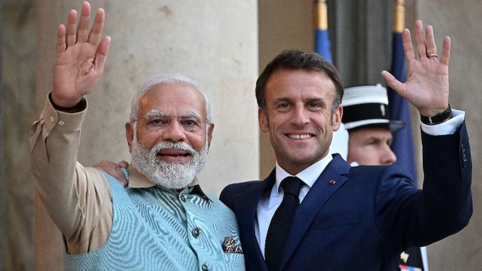 France President: జైపూర్‌కు చేరుకున్న ఫ్రాన్స్ ప్రెసిడెంట్.. ప్రధాని మోడీతో కలిసి రోడ్ షో