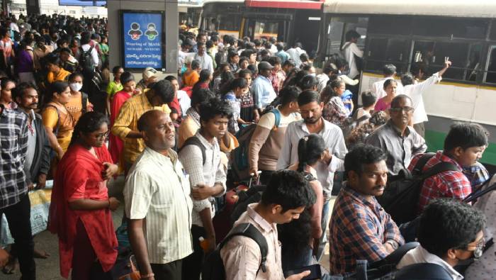 Sankranti Effect : ప్రయాణికులతో కిక్కిరిసిపోయిన MGBS బస్టాండ్..