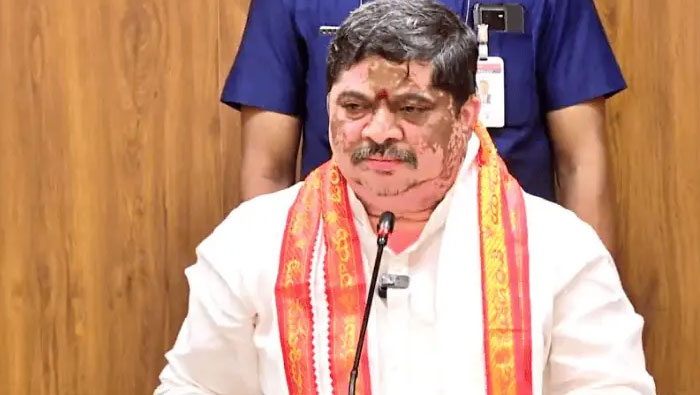 Ponnam Prabhakar : కేటీఆర్ నువ్వు ఎక్కడ ఉన్నా బేడీలు వేసి తీసుకువస్తాం