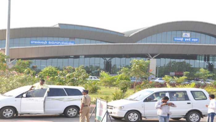 Sankranti Festival: పట్నం వదిలి పల్లె బాట.. భారీగా పెరిగిన విమాన ఛార్జీలు