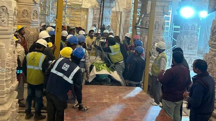 Ram Mandir: అయోధ్యలో కీలక ఘట్టం.. రామ మందిర గర్భగుడిలోకి “రామ్ లల్లా” విగ్రహం..