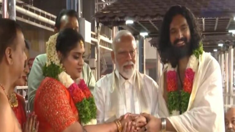 PM Modi: గుడిలో సురేశ్ గోపి కూతురి వివాహం.. హాజ‌రైన ప్ర‌ధాని మోడీ!