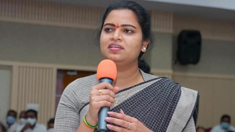 Vidadala Rajini: జనం గుండెల్లో జగన్ ఉన్నారు.. మాజీ మంత్రి ఇంట్రెస్టింగ్ కామెంట్స్..!