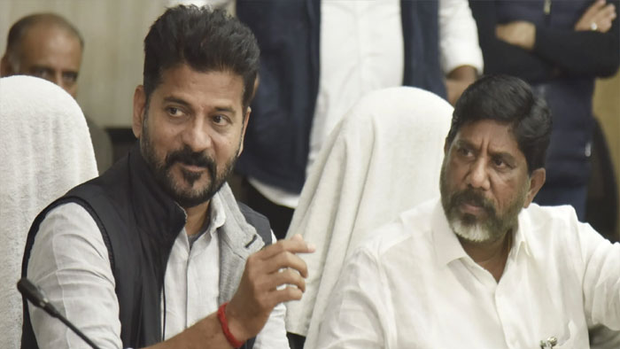 CM Revanth: ఢిల్లీకి సీఎం రేవంత్, భట్టి.. సడన్⁭గా ఎందుకో తెలుసా..!
