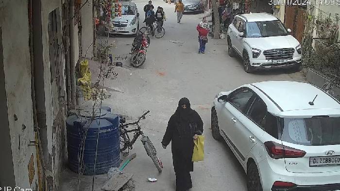 Woman Robs Own Home: బురఖా ధరించి సొంతింటినే దోచిన కూతురు.. కారణం ఇదే..