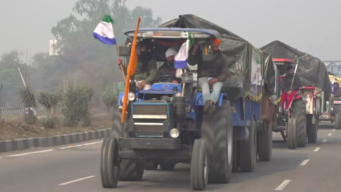 Delhi Chalo: అరగంటలో బారికేడ్లను బద్దలుకొడతాం అంటూ.. ‘ఢిల్లీ చలో’ మార్చ్‌ను ప్రారంభించిన రైతులు!