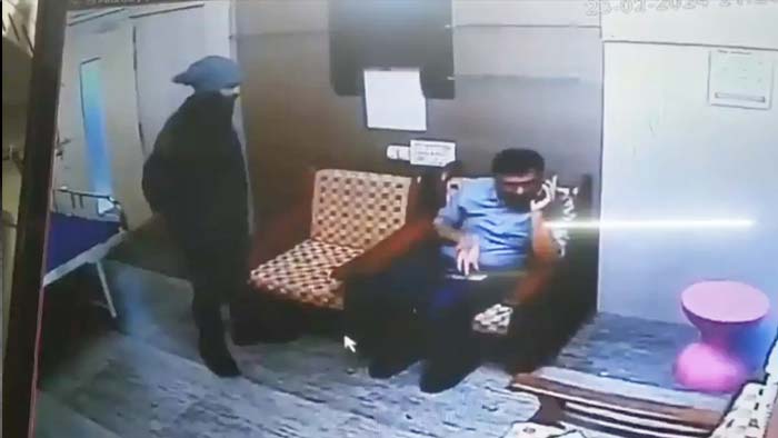 Doctor Stabbed: నాసిక్‌లో దారుణం.. వైద్యుడిపై 18 సార్లు కత్తితో దాడి