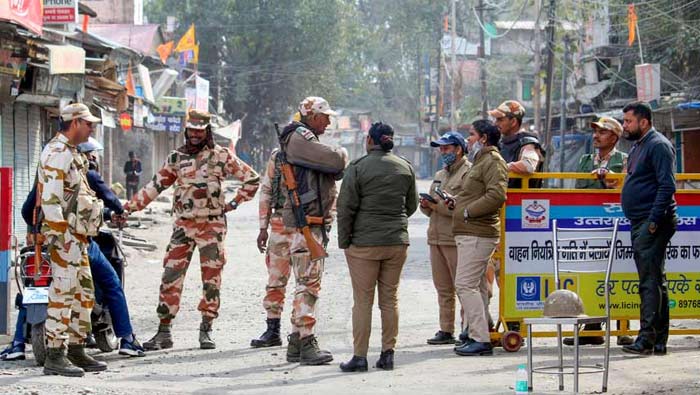 Haldwani Violence: హల్ద్వానీలో తాత్కాలికంగా కర్ఫ్యూ సడలింపు..