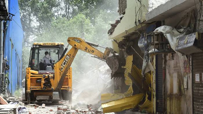 Madhya Pradesh HC:  ఇళ్లు కూల్చడం “ఫ్యాషన్” అయిపోయింది.. లక్ష పరిహారం చెల్లించాలని ఆదేశం..