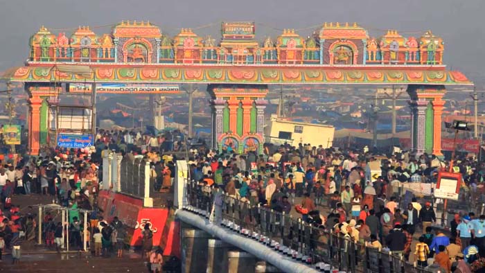 Medaram Jathara: మరో రెండ్రోజుల్లో మహాజాతర.. భక్తులతో కిక్కిరిసిన మేడారం