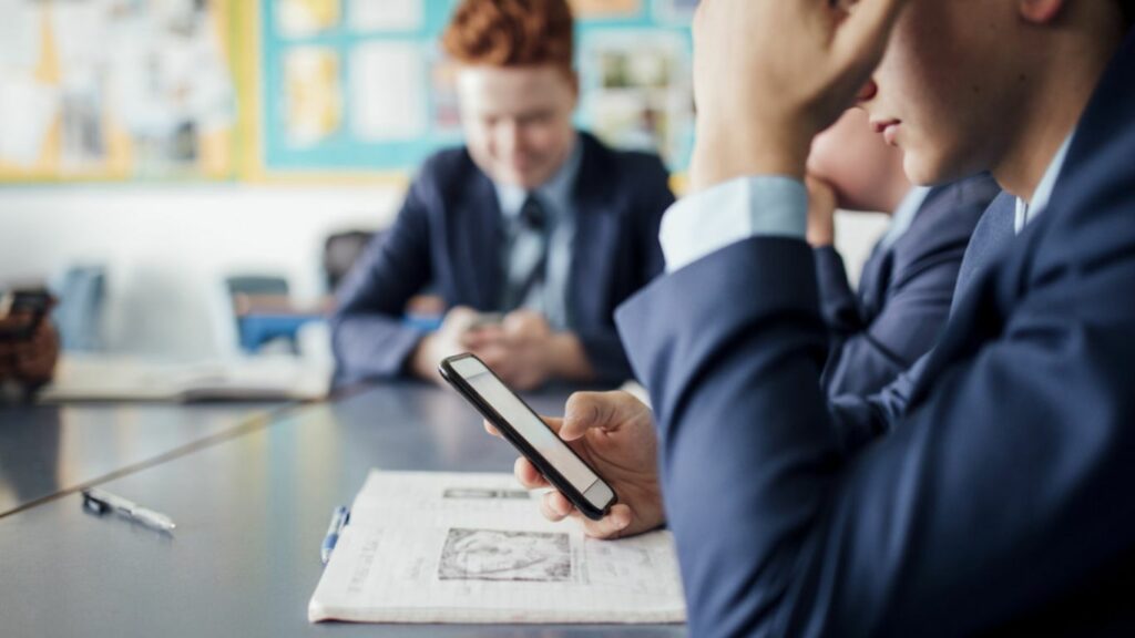 Mobile Phones Ban In Uk