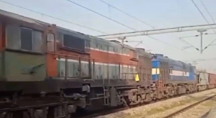 Train : డ్రైవర్ లేకుండానే 70కి.మీ. మేర పట్టాలపై పరిగెత్తిన రైలు