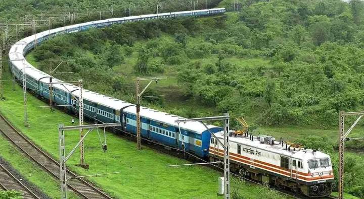 IRCTC : ఇక నుంచి రైలు టికెట్ కన్ఫర్మ్ అయ్యే వరకు బుకింగ్ ‘ఉచితం’!