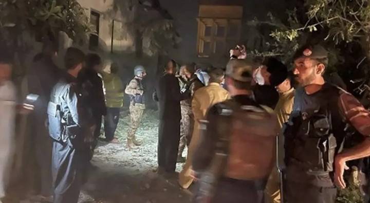 Pakistan : పాకిస్థాన్ లో ఉగ్రవాదుల దాడి.. 10 మంది పోలీసులు మృతి, ఆరుగురికి గాయాలు