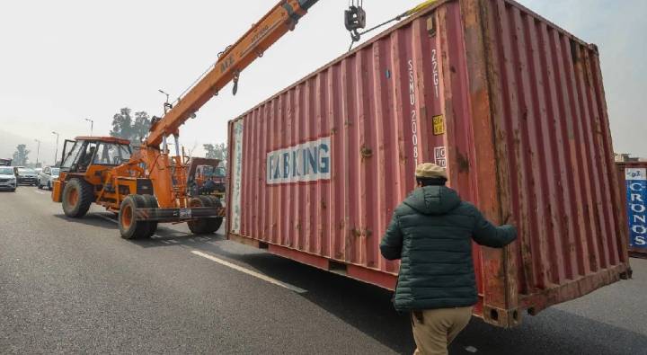 Farmers Protest : రైతు ఆందోళన.. స్తంభించిన రవాణా..రోజూ వేల కోట్ల రూపాయల నష్టం