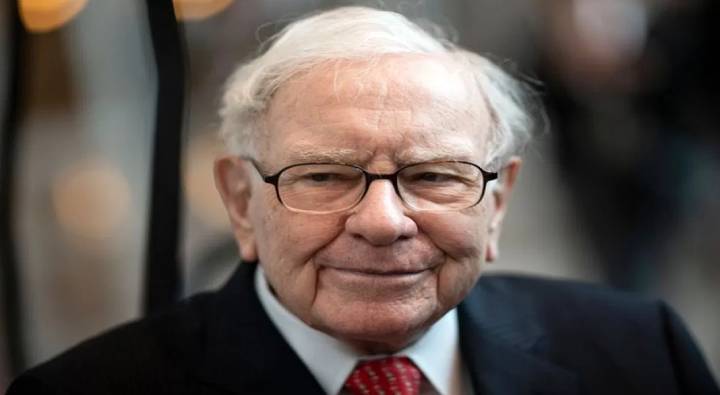 Warren Buffet : క్రెడిట్ కార్డ్ పరిశ్రమలో ప్రకంపనలు సృష్టించేందుకు వస్తున్న వారెన్ బఫెట్