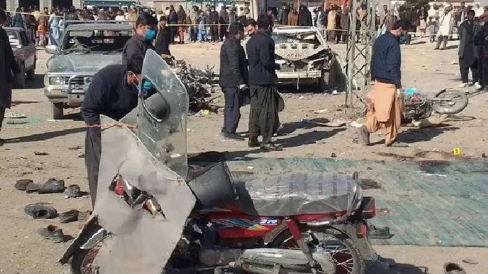 Pakistan: పోలింగ్‌కి ఒక రోజు ముందు పేలుళ్లతో దద్ధరిల్లిన పాక్.. 22 మంది మృతి..