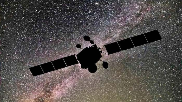 Space: అంతరిక్షంలో తప్పిన రెండు శాటిలైట్ ప్రమాదాలు.. ఊపిరిపీల్చుకున్న సైంటిస్టులు