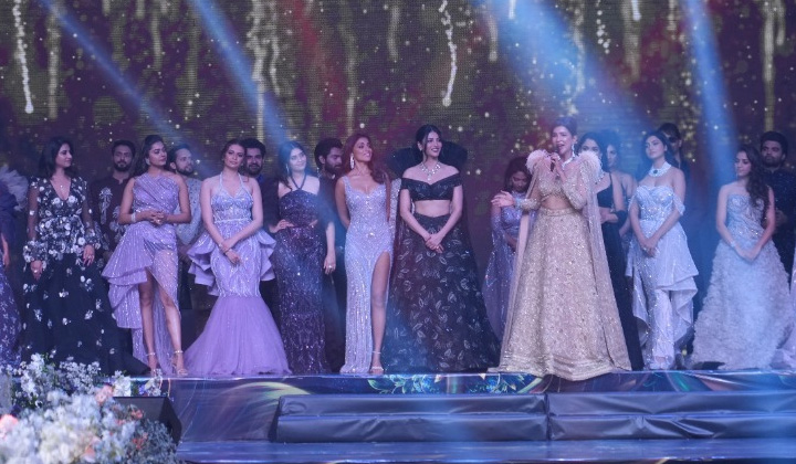 Teach for Change: టీచ్ ఫ‌ర్ ఛేంజ్ ఫ్యాష‌న్ షో.. అదరగొట్టిన శ్రుతి హాసన్, శ్రియా శరణ్