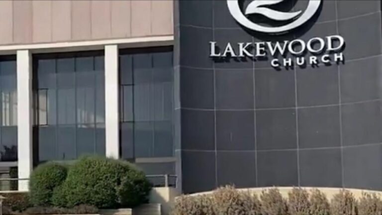 Texas Megachurch: టెక్సాస్‌ మెగాచర్చిలో కాల్పులు.. మహిళను కాల్చి చంపిన పోలీసులు!