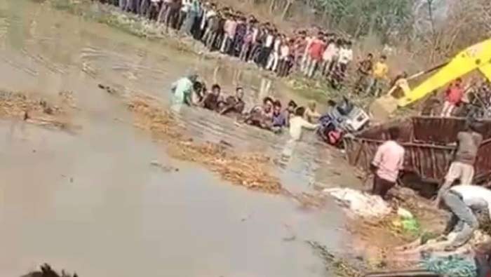 Kasganj Accident: యూపీలో ఘోర రోడ్డు ప్రమాదం.. 19 మంది మృతి