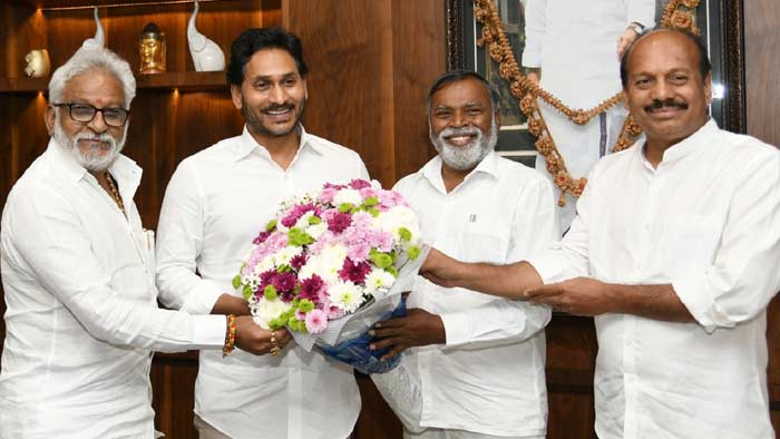 YCP Rajya Sabha Candidates: వైసీపీ రాజ్యసభ అభ్యర్థులు ఖరారు.. సీఎం జగన్‌ను కలిసి కృతజ్ఞతలు తెలిపిన అభ్యర్థులు