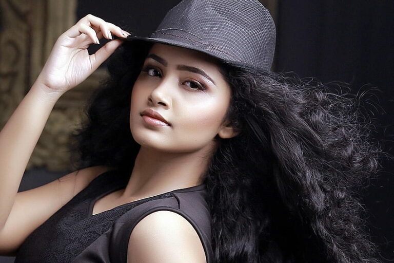 Anupama Parameswaran : ఫ్యాన్స్ కు బంఫర్ ఆఫర్ ఇచ్చిన అనుపమ?