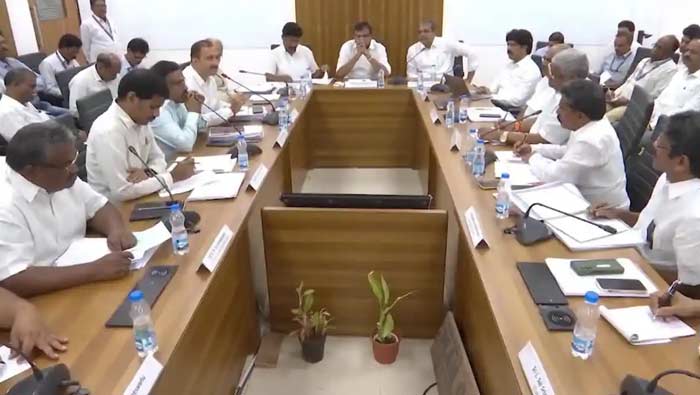 AP Govt: కాసేపట్లో ఉద్యోగ సంఘాలతో ఏపీ ప్రభుత్వం చర్చలు