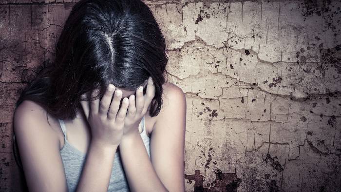 Crime: ఆన్‌లైన్‌లో పరిచయం.. మైనర్ బాలికపై స్నేహితుడి అత్యాచారం..