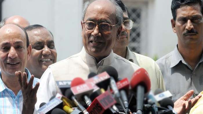 Digvijaya Singh: దేశంలో రైతులకు ప్రశ్నించే హక్కు లేకుండా చేశాడు మోడీ..
