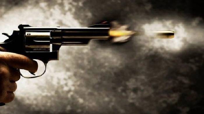 Madhya Pradesh: వేరే వ్యక్తితో ఎఫైర్ పెట్టుకుందని.. నర్సు‌ని షూట్ చేసిన డాక్టర్..