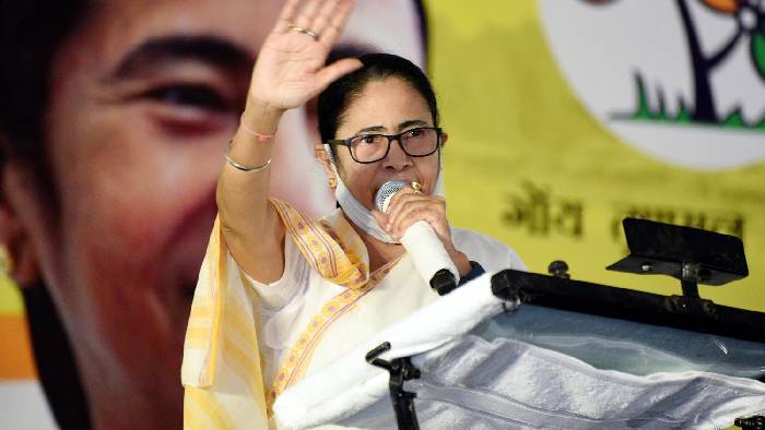 Mamata Banerjee: అదే జరిగితే వంట గ్యాస్ ధర రూ. 2000 అవుతుంది.. దీదీ హెచ్చరిక..
