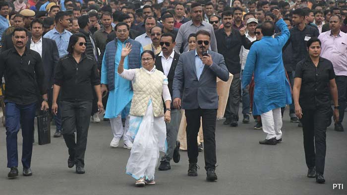 Mamata Banerjee: కేంద్ర ప్రభుత్వానికి వ్యతిరేకంగా మమతా బెనర్జీ నిరసన