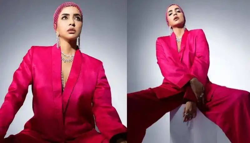 Manchu lakshmi : కోటులో మత్తెక్కించే పోజుల్లో మంచు లక్ష్మీ..